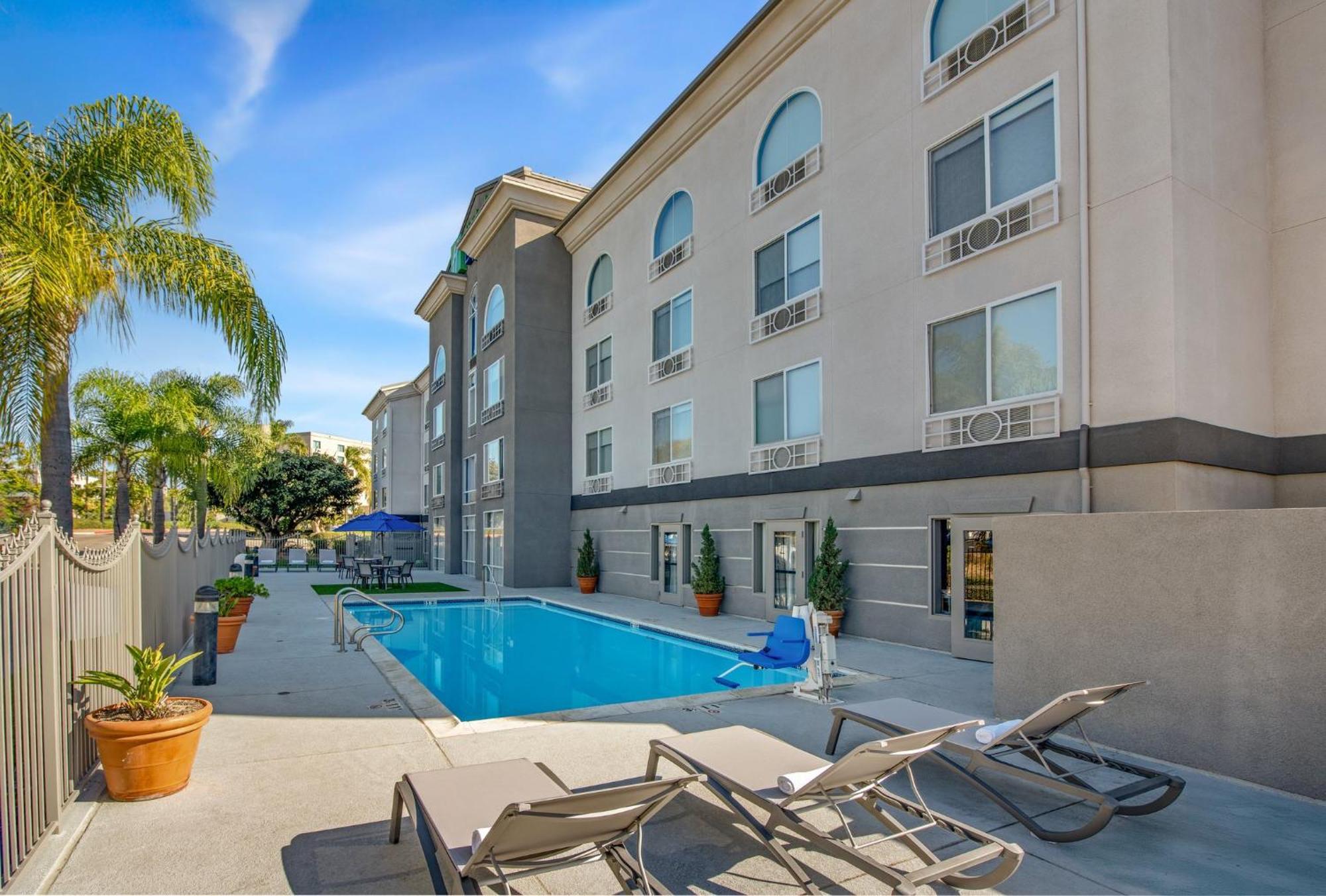 Holiday Inn Express San Diego - Sorrento Valley By Ihg Eksteriør billede